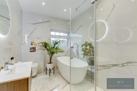 3 bedroom Detached house for sale in Sunningvale Avenue, Biggin Hill, Westerham