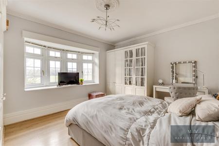 3 bedroom Detached house for sale in Sunningvale Avenue, Biggin Hill, Westerham