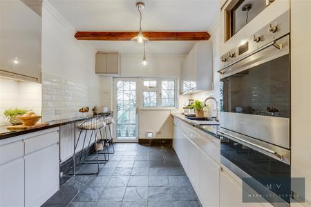 3 bedroom Detached house for sale in Sunningvale Avenue, Biggin Hill, Westerham