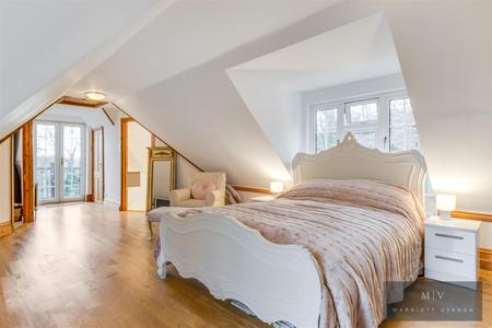 3 bedroom Detached house for sale in Sunningvale Avenue, Biggin Hill, Westerham