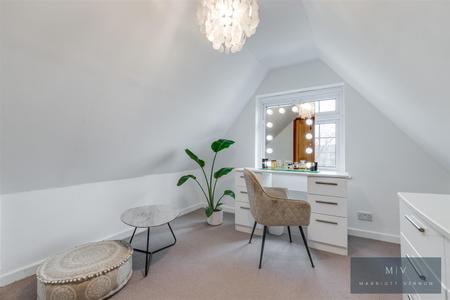 3 bedroom Detached house for sale in Sunningvale Avenue, Biggin Hill, Westerham