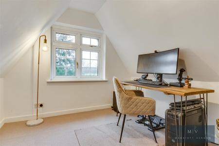 3 bedroom Detached house for sale in Sunningvale Avenue, Biggin Hill, Westerham