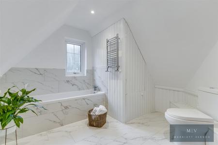 3 bedroom Detached house for sale in Sunningvale Avenue, Biggin Hill, Westerham