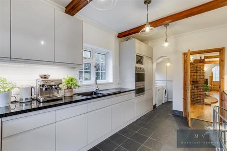 3 bedroom Detached house for sale in Sunningvale Avenue, Biggin Hill, Westerham