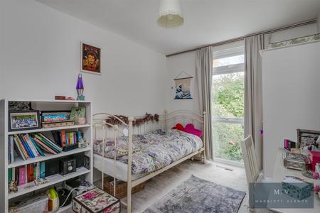 4 bedroom Town house for sale in Tipton Drive, Park Hill, Croydon