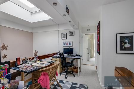 4 bedroom Town house for sale in Tipton Drive, Park Hill, Croydon