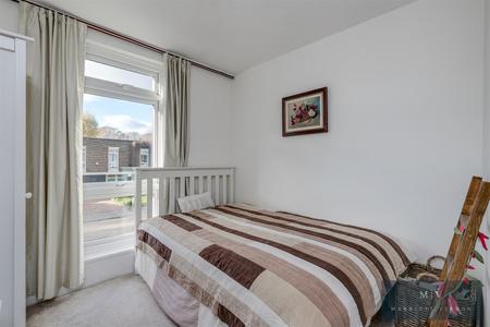 4 bedroom Town house for sale in Tipton Drive, Park Hill, Croydon