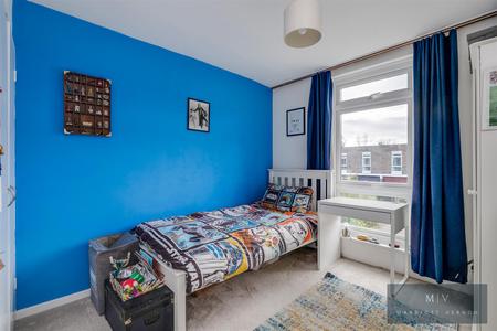 4 bedroom Town house for sale in Tipton Drive, Park Hill, Croydon