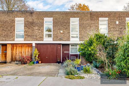 4 bedroom Town house for sale in Tipton Drive, Park Hill, Croydon
