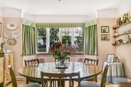 5 bedroom Detached house for sale in Manor Way, South Croydon