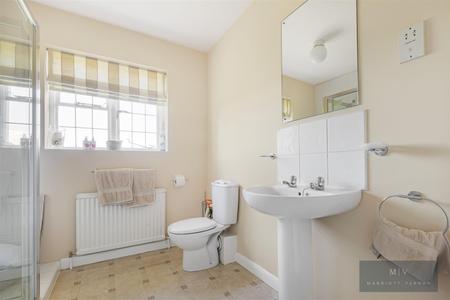 5 bedroom Detached house for sale in Manor Way, South Croydon