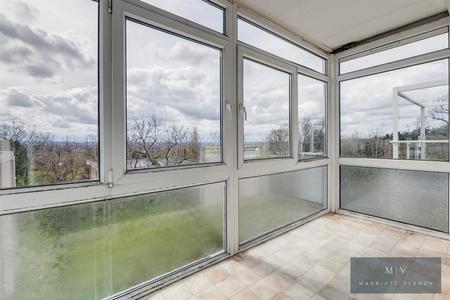 2 bedroom Flat for sale in Averil Grove, Upper Norwood, SW16