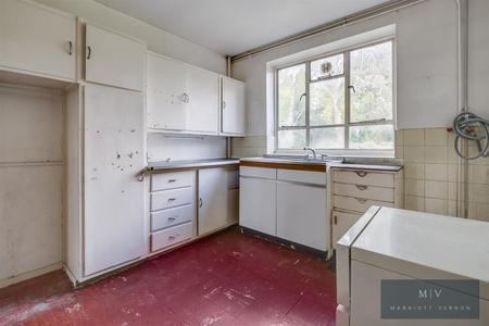 4 bedroom Detached house for sale in Rectory Park, Sanderstead