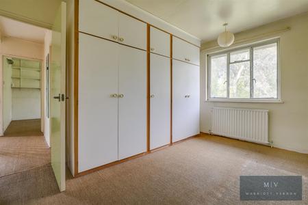 4 bedroom Detached house for sale in Rectory Park, Sanderstead