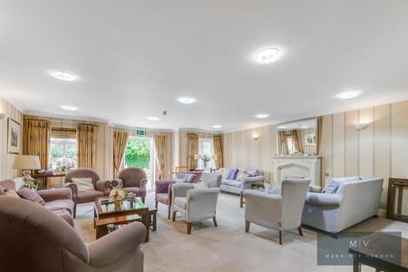 2 bedroom Flat for sale in Limpsfield Road, Warlingham