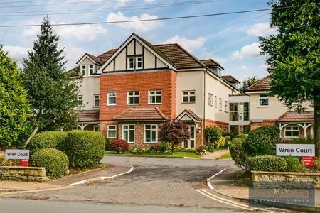 2 bedroom Flat for sale in Limpsfield Road, Warlingham