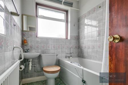 3 bedroom House for sale in Norbury Avenue, Thornton Heath