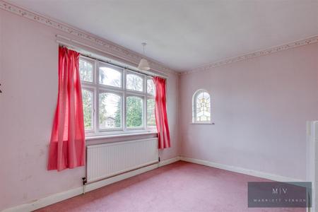 4 bedroom Detached house for sale in Great Woodcote Park, Purley