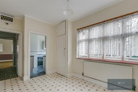 4 bedroom Detached house for sale in Great Woodcote Park, Purley