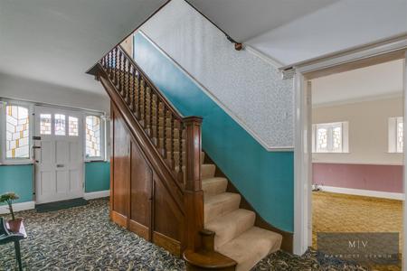 4 bedroom Detached house for sale in Great Woodcote Park, Purley