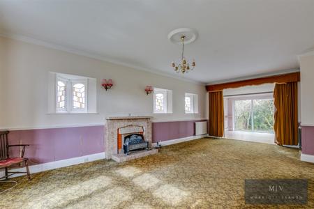 4 bedroom Detached house for sale in Great Woodcote Park, Purley