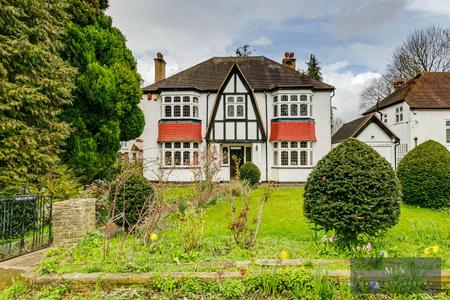 4 bedroom Detached house for sale in Great Woodcote Park, Purley