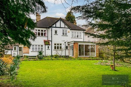 4 bedroom Detached house for sale in Great Woodcote Park, Purley