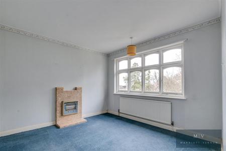 4 bedroom Detached house for sale in Great Woodcote Park, Purley
