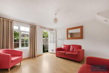 2 bedroom Terraced House for sale in Hayes Walk, Smallfield