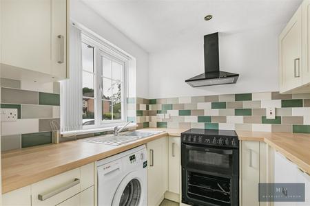 2 bedroom Terraced House for sale in Hayes Walk, Smallfield