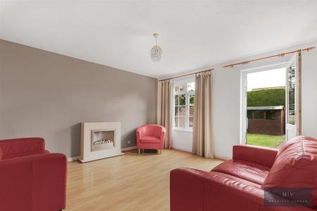 2 bedroom Terraced House for sale in Hayes Walk, Smallfield