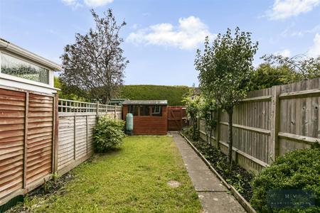 2 bedroom Terraced House for sale in Hayes Walk, Smallfield