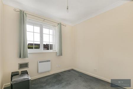 2 bedroom Terraced House for sale in Hayes Walk, Smallfield