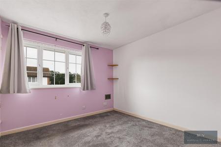 2 bedroom Terraced House for sale in Hayes Walk, Smallfield
