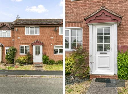 2 bedroom Terraced House for sale in Hayes Walk, Smallfield