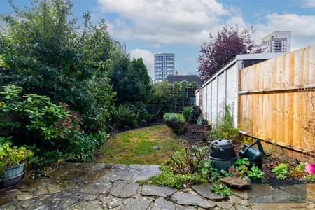 3 bedroom Semi-detached house for sale in Brickwood Road, East Croydon