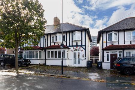 3 bedroom Semi-detached house for sale in Brickwood Road, East Croydon