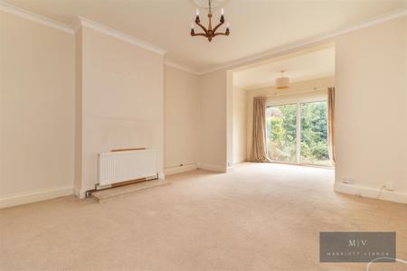 3 bedroom Semi-detached house for sale in Brickwood Road, East Croydon