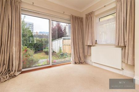 3 bedroom Semi-detached house for sale in Brickwood Road, East Croydon