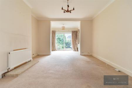 3 bedroom Semi-detached house for sale in Brickwood Road, East Croydon