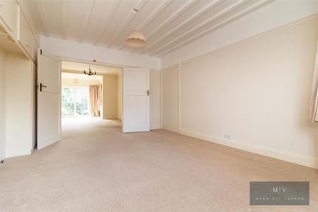 3 bedroom Semi-detached house for sale in Brickwood Road, East Croydon