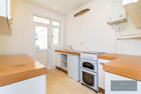 3 bedroom Semi-detached house for sale in Brickwood Road, East Croydon