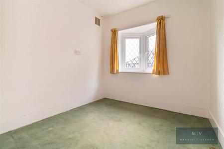 3 bedroom Semi-detached house for sale in Brickwood Road, East Croydon