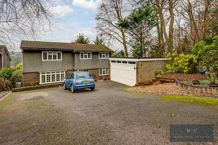 5 bedroom Detached house for sale in Beech Way, South Croydon