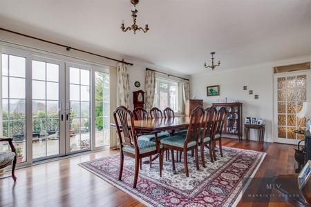 5 bedroom Detached house for sale in Beech Way, South Croydon