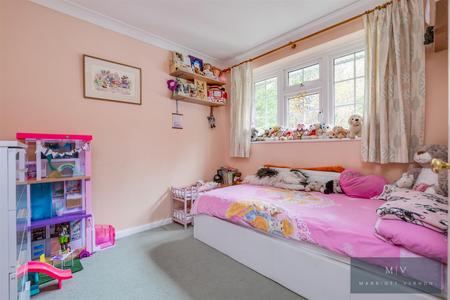 5 bedroom Detached house for sale in Beech Way, South Croydon