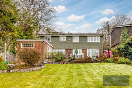 5 bedroom Detached house for sale in Beech Way, South Croydon