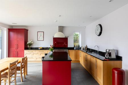 5 bedroom Detached house for sale in Selsdon Road, South Croydon