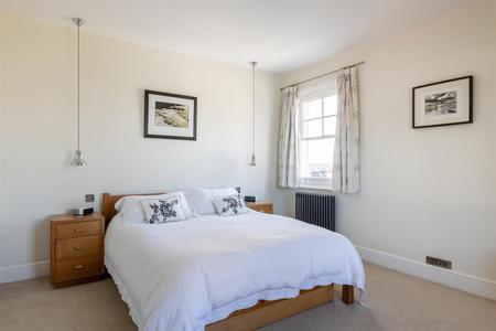 5 bedroom Detached house for sale in Selsdon Road, South Croydon