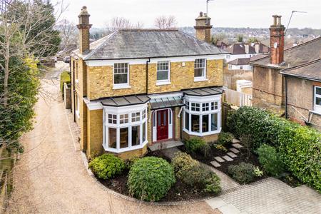 5 bedroom Detached house for sale in Selsdon Road, South Croydon